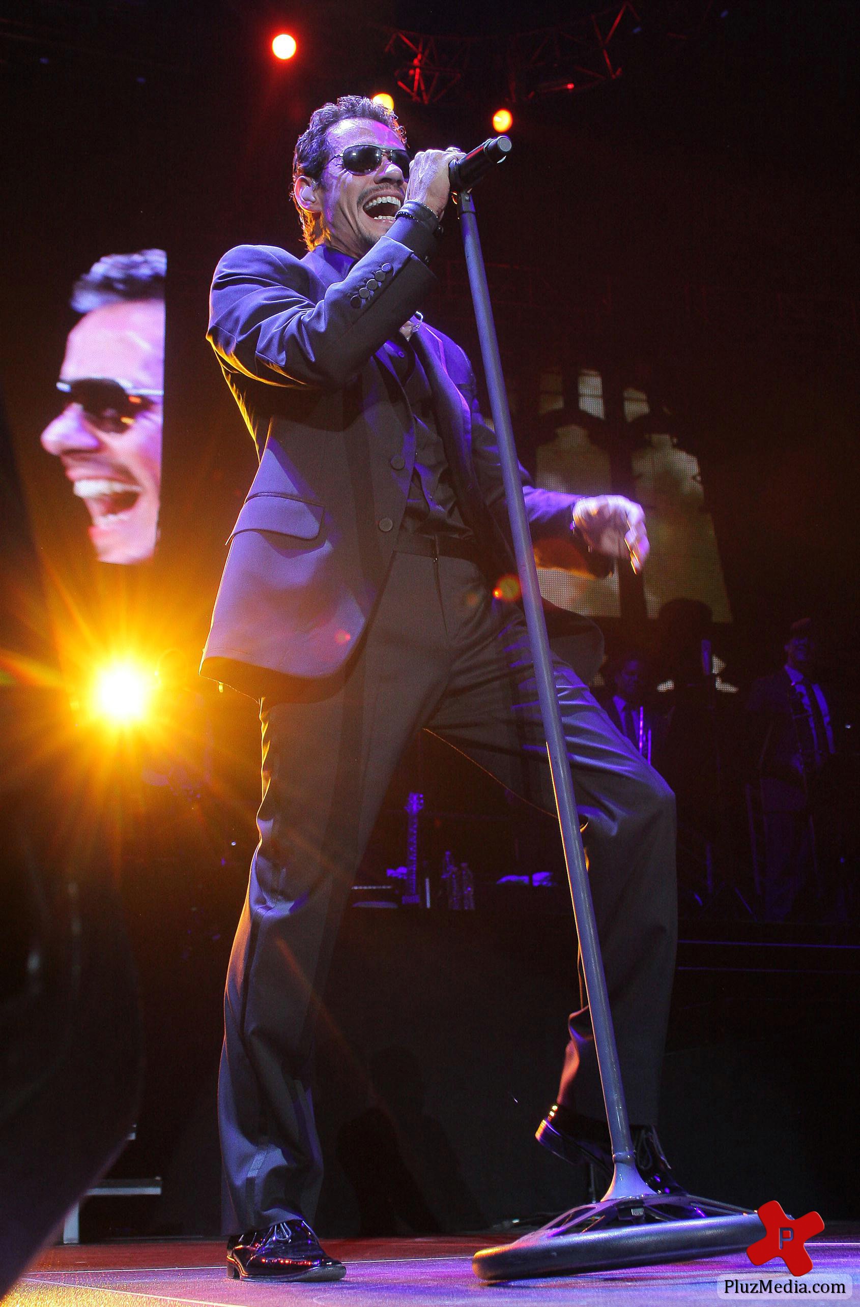 Marc Anthony performing live at the American Airlines Arena photos | Picture 79085